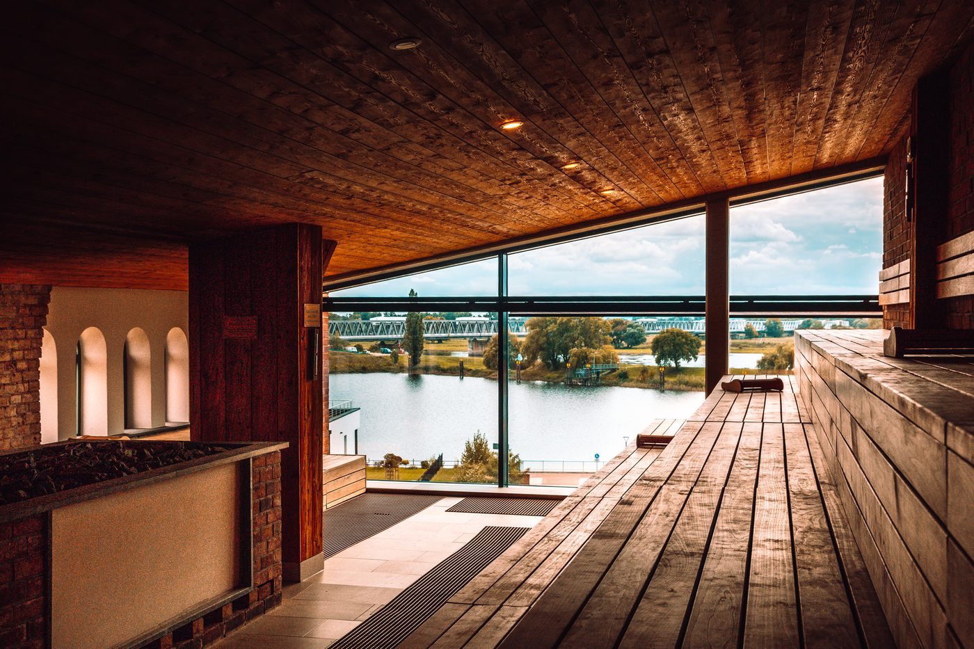 Panorama-Sauna mit Elbblick